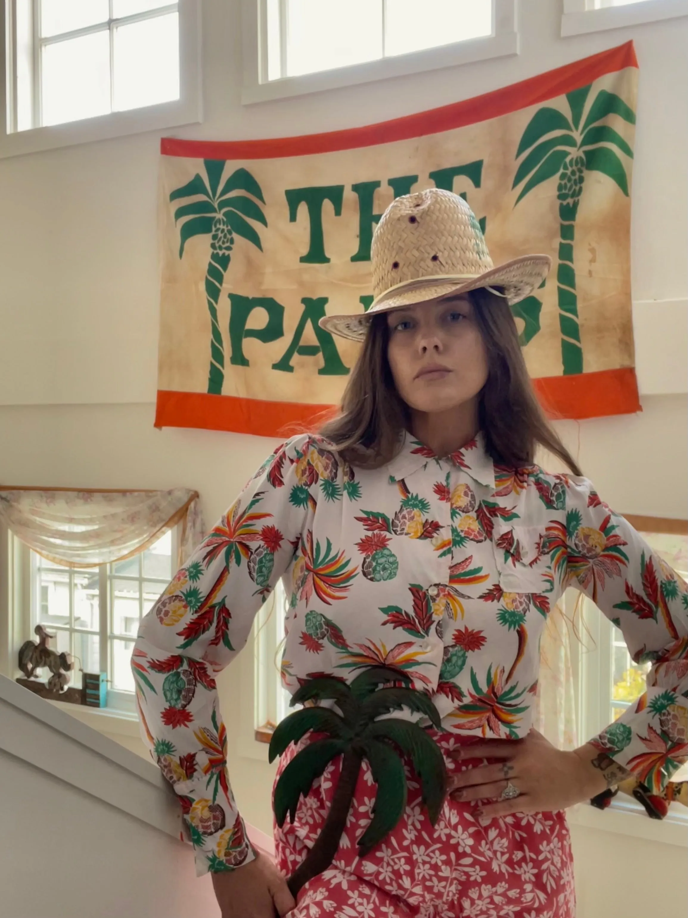 1940s Cold Rayon Loop Collar Palm Tree & Pineapple Print Bishop Sleeve Hawaiiana Blose