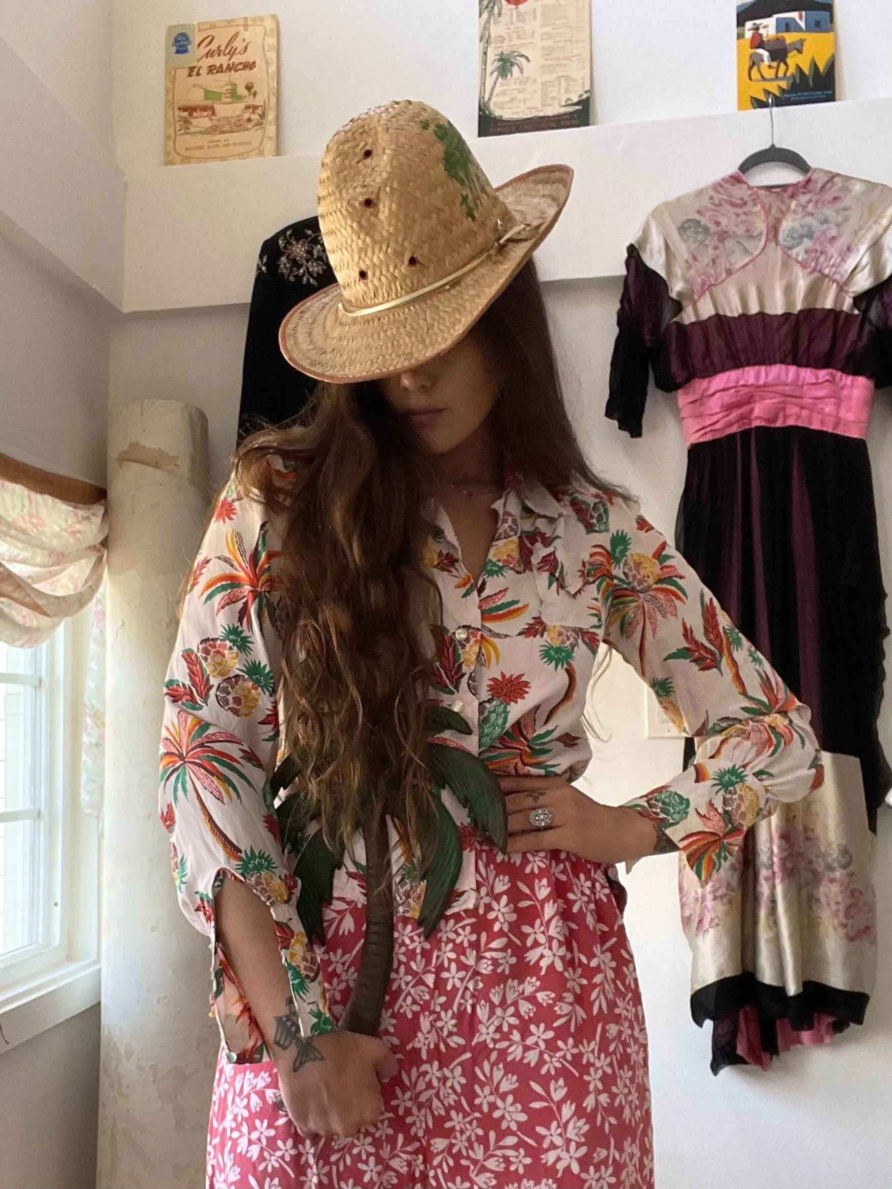 1940s Cold Rayon Loop Collar Palm Tree & Pineapple Print Bishop Sleeve Hawaiiana Blose