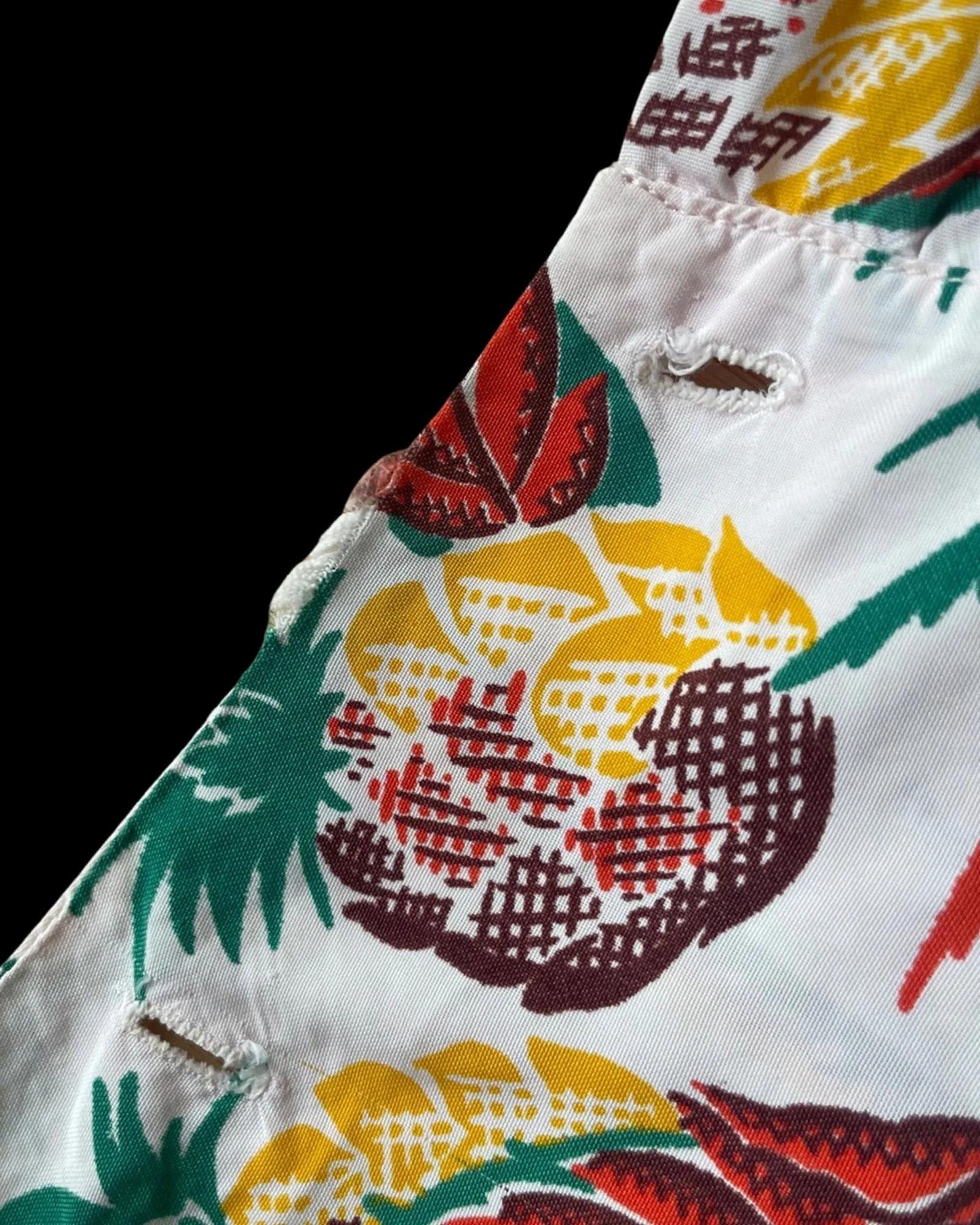1940s Cold Rayon Loop Collar Palm Tree & Pineapple Print Bishop Sleeve Hawaiiana Blose