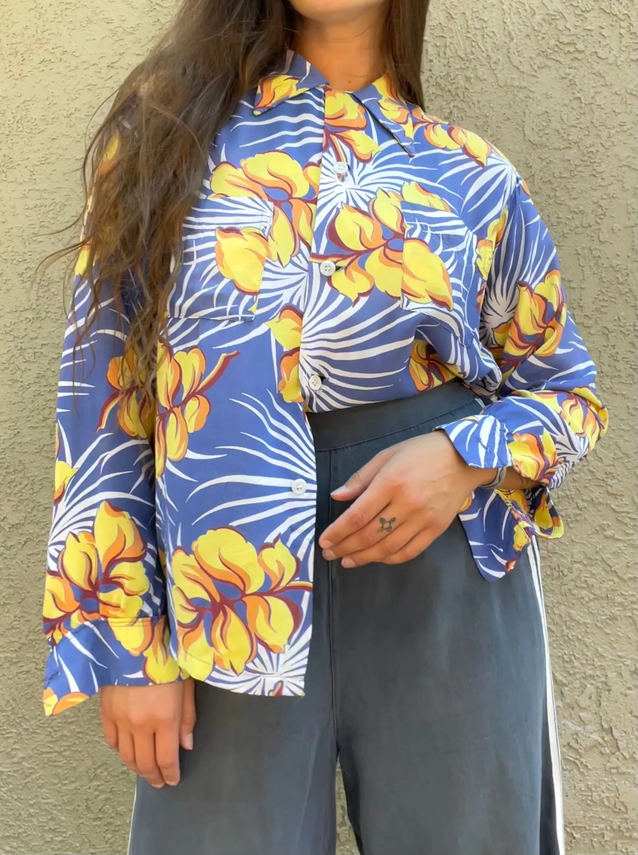 1940s/1950s Hawaiiana Sportswear Loop Collar Rayon Shirt