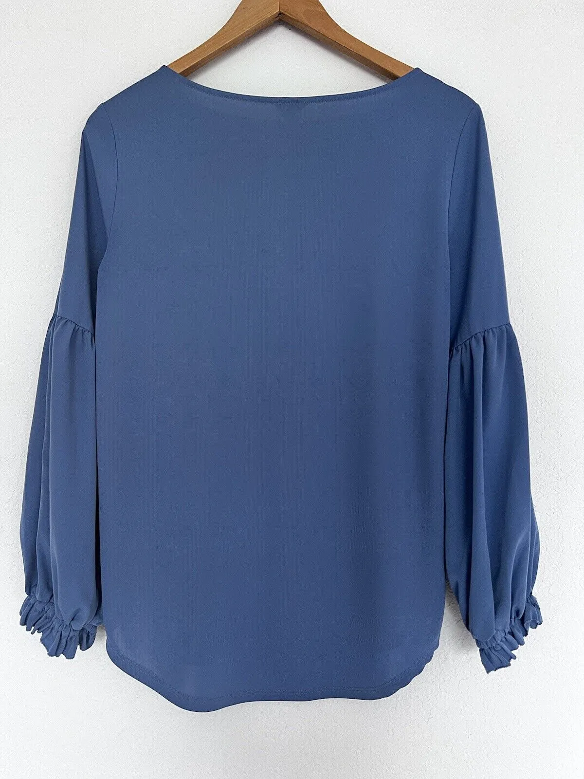 ANN TAYLOR Periwinkle Blue Blouse Sz M Round Neck Ruffled Wrist Office Business