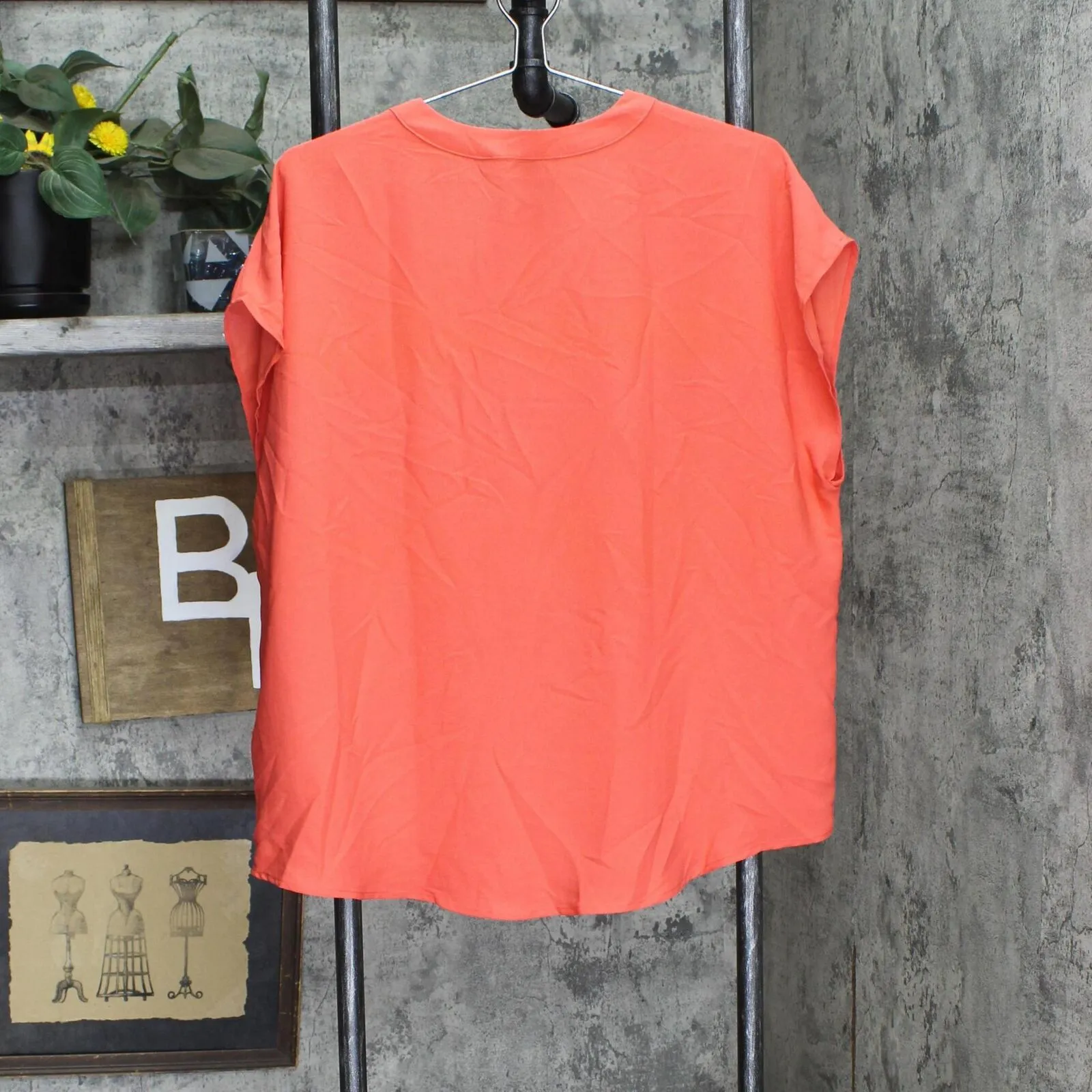 Banana Republic Womens Sleeveless Woven Blouse V-Neck Shirt Top Coral Red XL