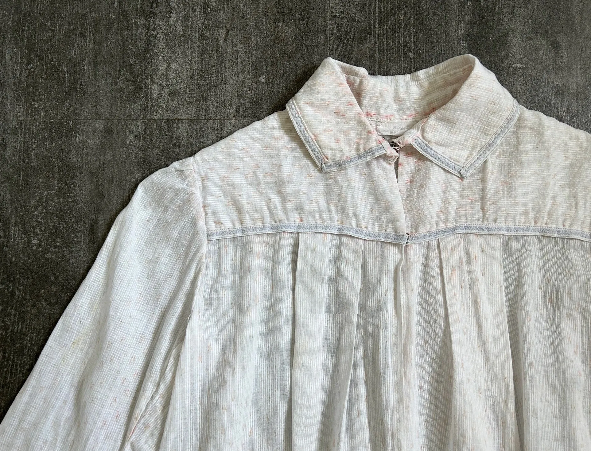 Edwardian era antique blouse . vintage top . size xs to small