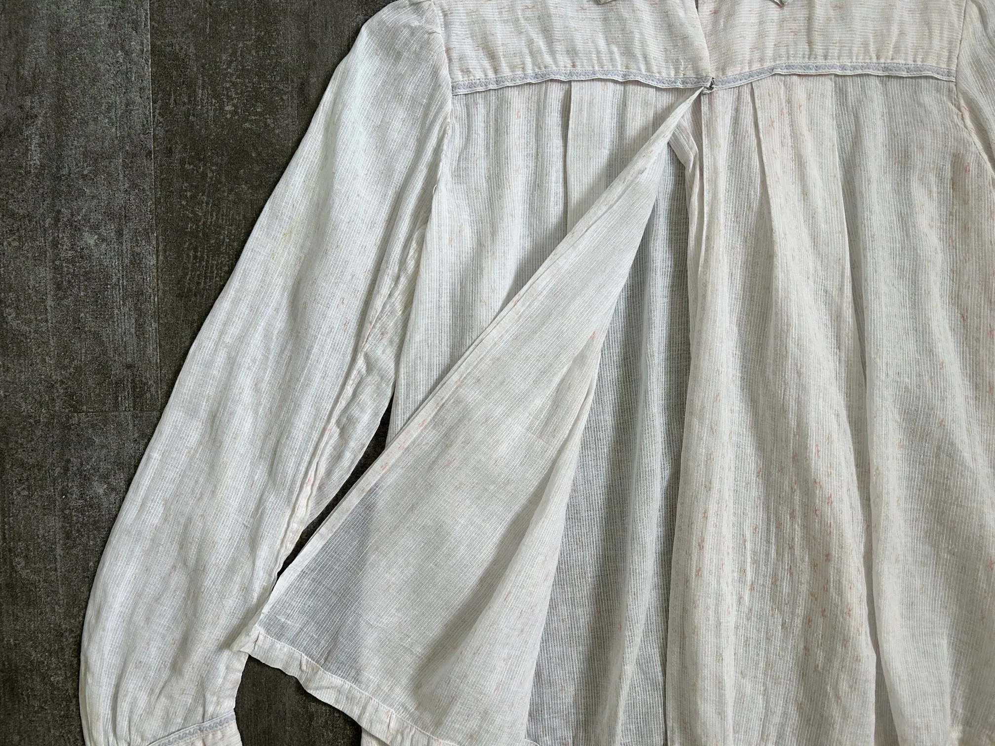 Edwardian era antique blouse . vintage top . size xs to small