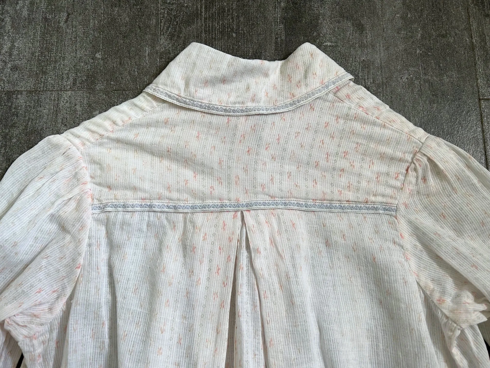 Edwardian era antique blouse . vintage top . size xs to small