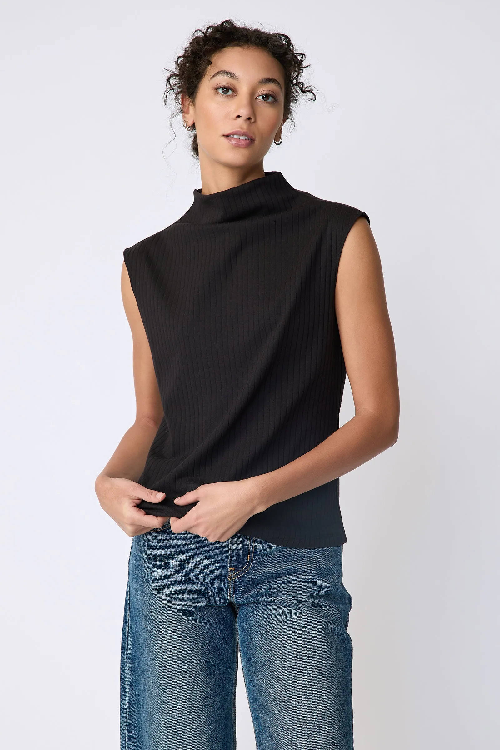 Eva Funnelneck Tee - Black