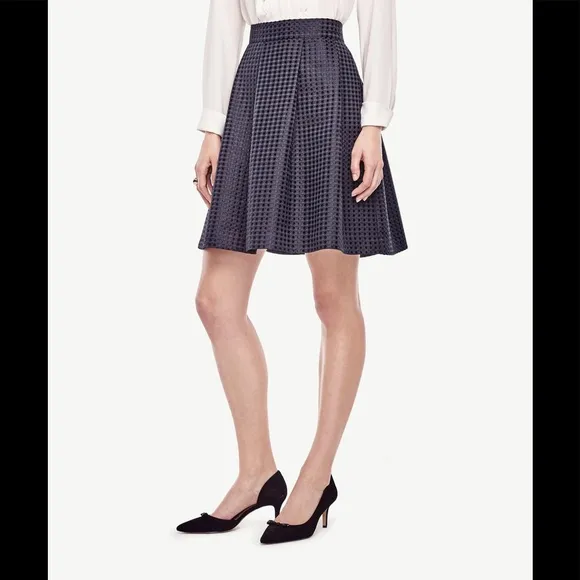 💓HP🎊Ann Taylor textured dot pleated skirt