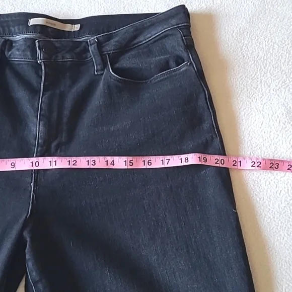 Hudson Holly Hi Rise Flare Jeans. Size 34. Black Raw Hem. Like New.