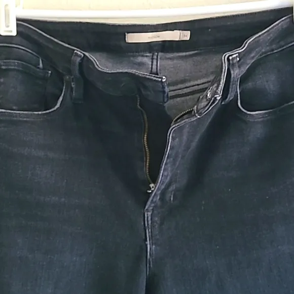 Hudson Holly Hi Rise Flare Jeans. Size 34. Black Raw Hem. Like New.