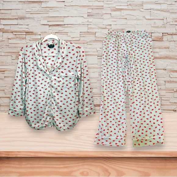 Kate Spade Blue Glow Kisses Pajama Set Long Sleeves EUC ♠️