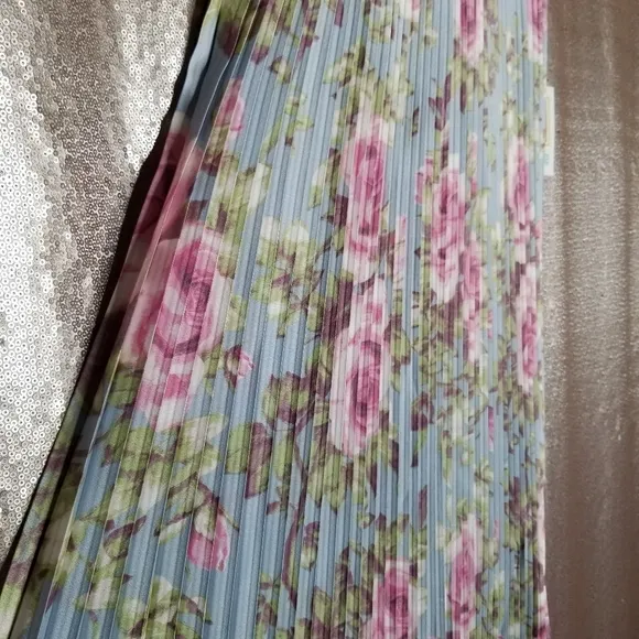 LuLaRoe BNWT Jill skirt - light blue with pink roses 🌹