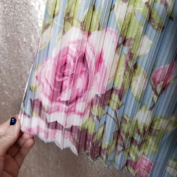 LuLaRoe BNWT Jill skirt - light blue with pink roses 🌹