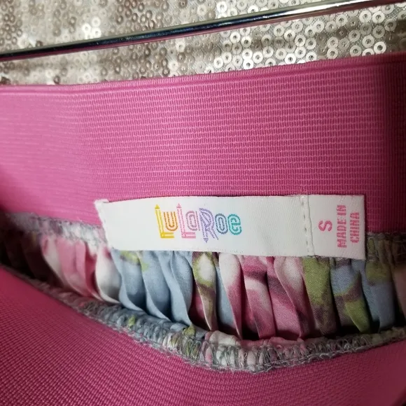 LuLaRoe BNWT Jill skirt - light blue with pink roses 🌹