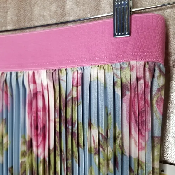 LuLaRoe BNWT Jill skirt - light blue with pink roses 🌹