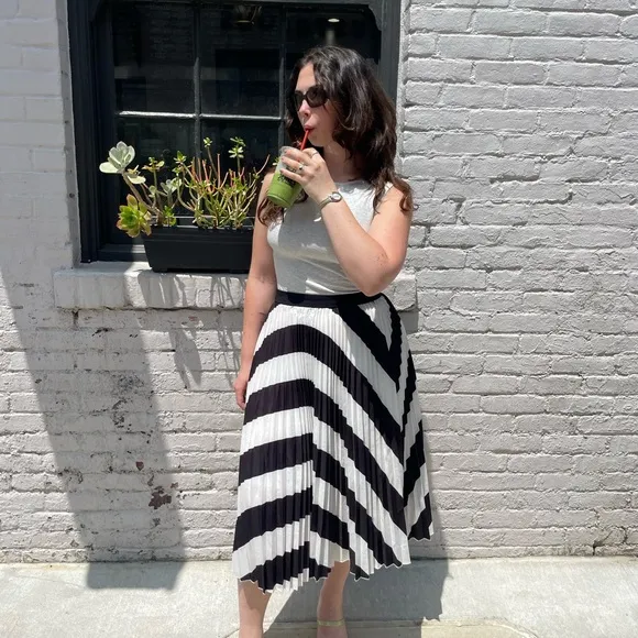 moireey striped pleated skirt