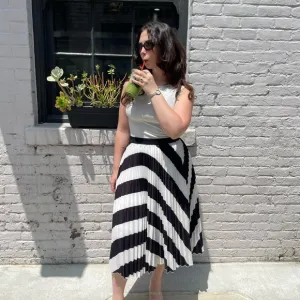 moireey striped pleated skirt