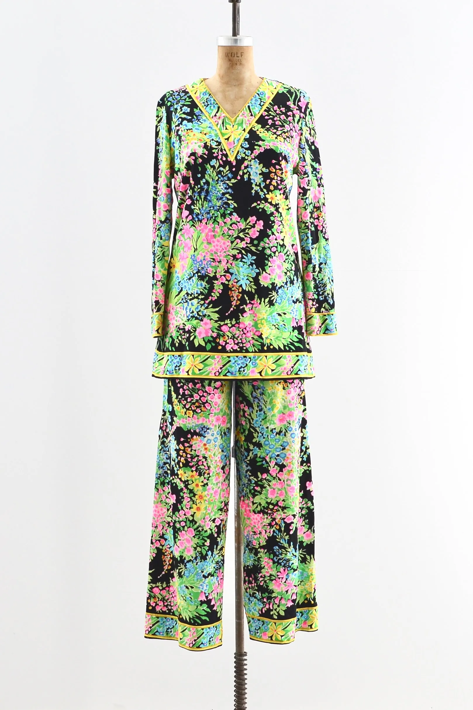 Mr. Dino Floral Set