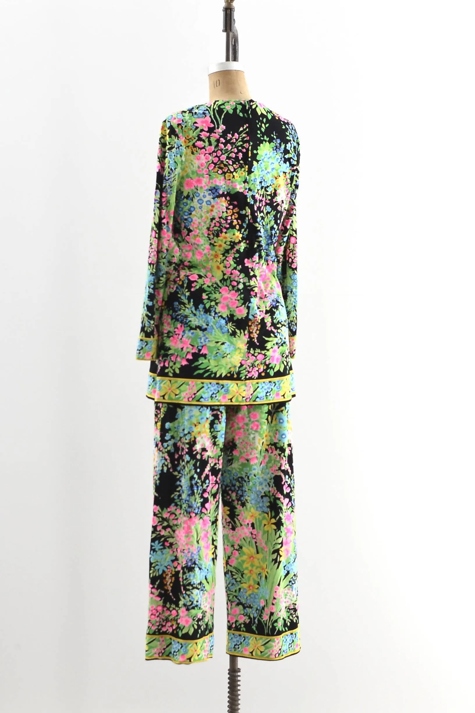 Mr. Dino Floral Set