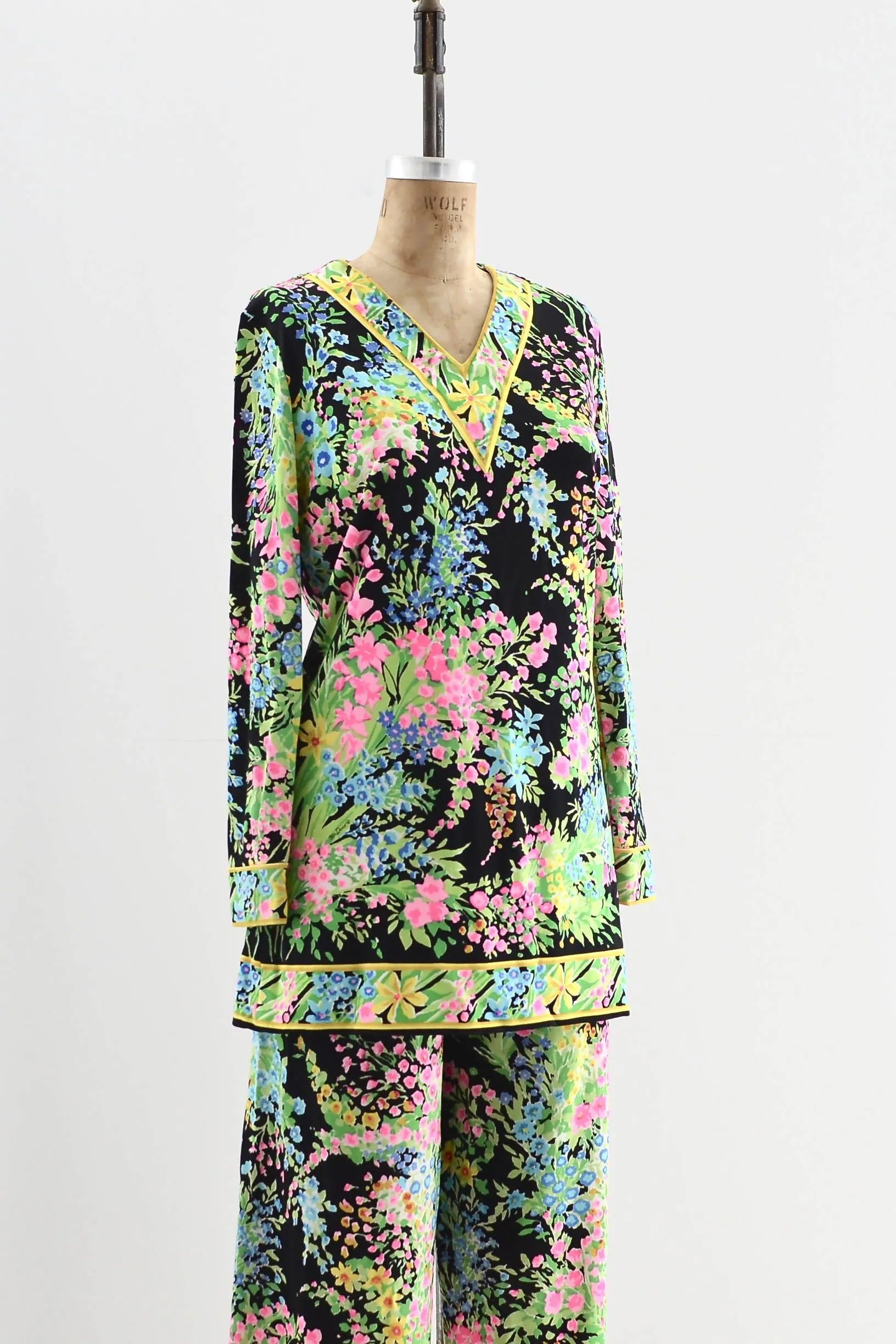 Mr. Dino Floral Set