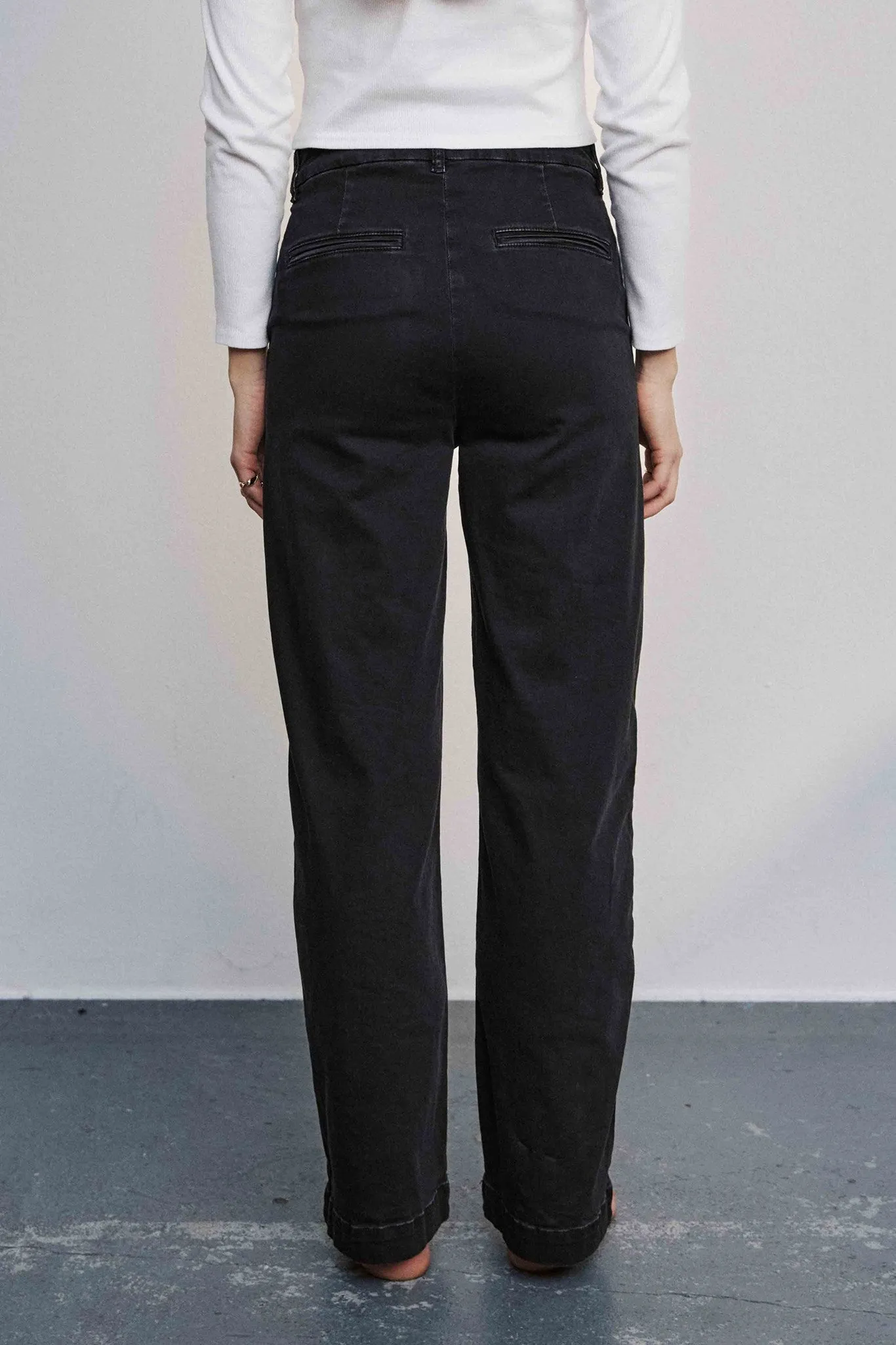 NUAMBER PANTS SHORT BLACK - Caviar