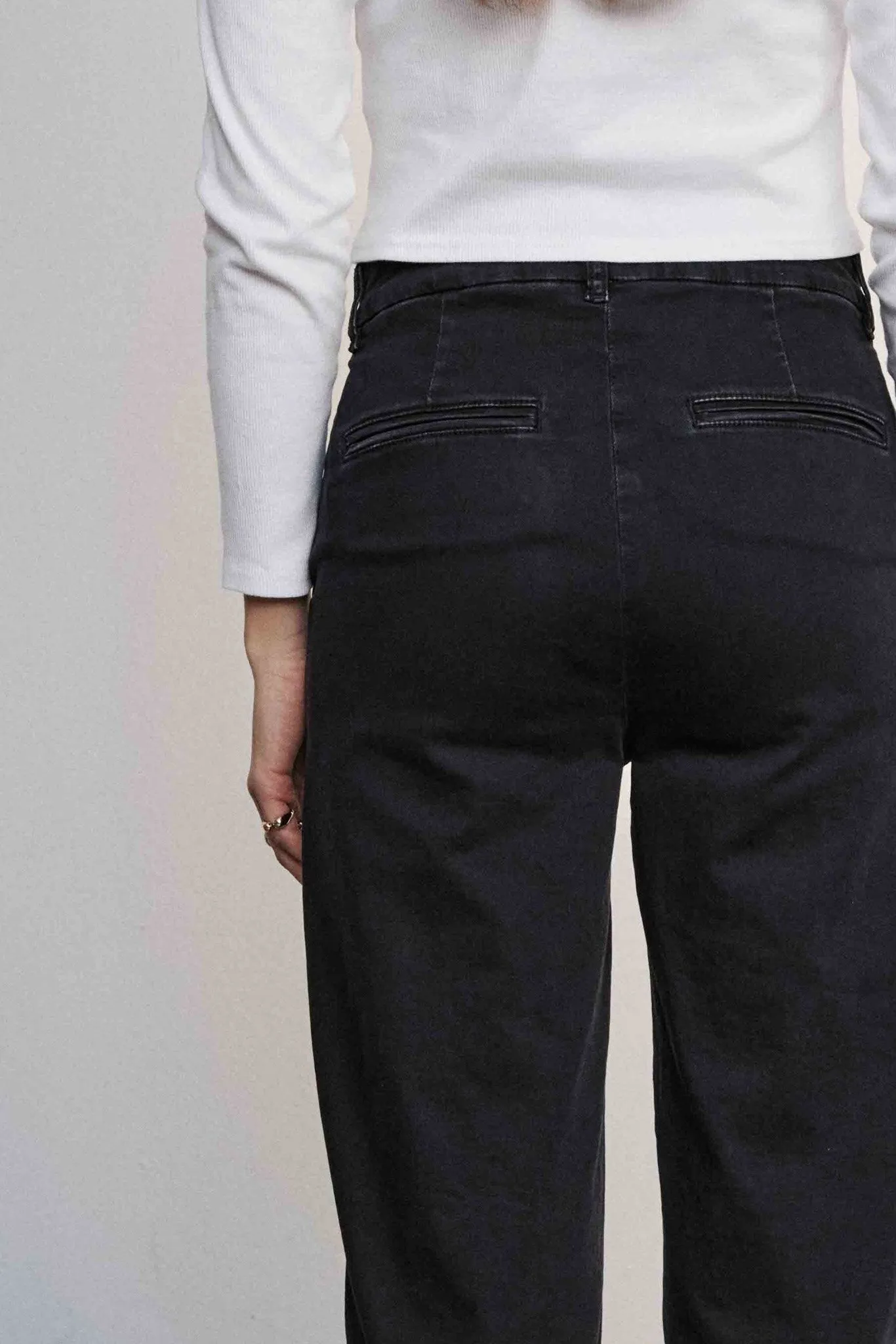 NUAMBER PANTS SHORT BLACK - Caviar