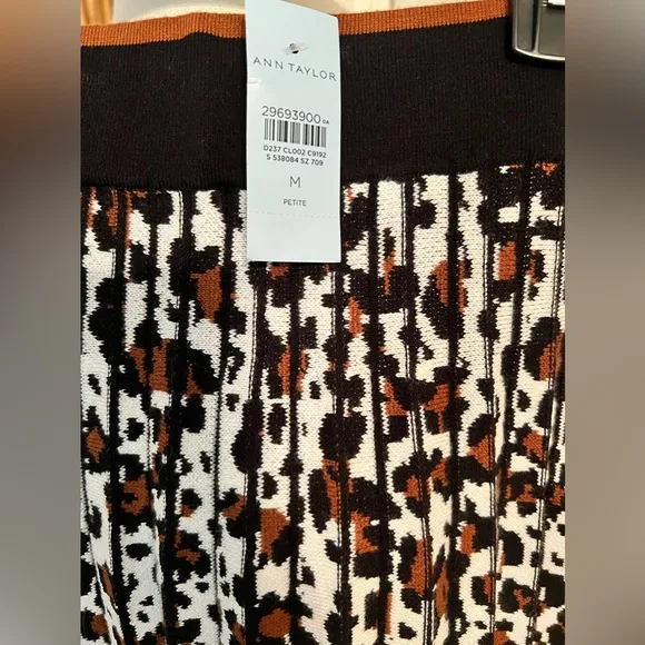NWT Ann Taylor Animal Print Pleated Skirt Size Medium Petite