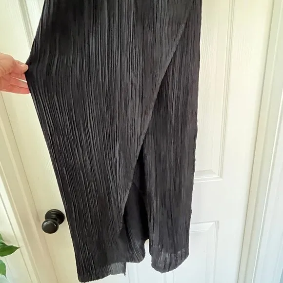 NWT Anthropologie v-neck pleated slim midi dress, S, black