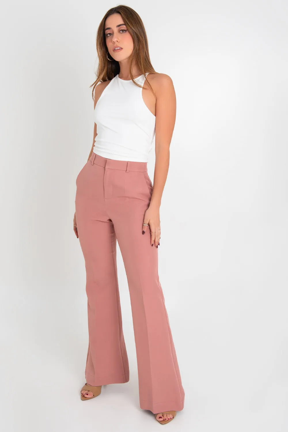 Pantalón ajustado flare fit con raya