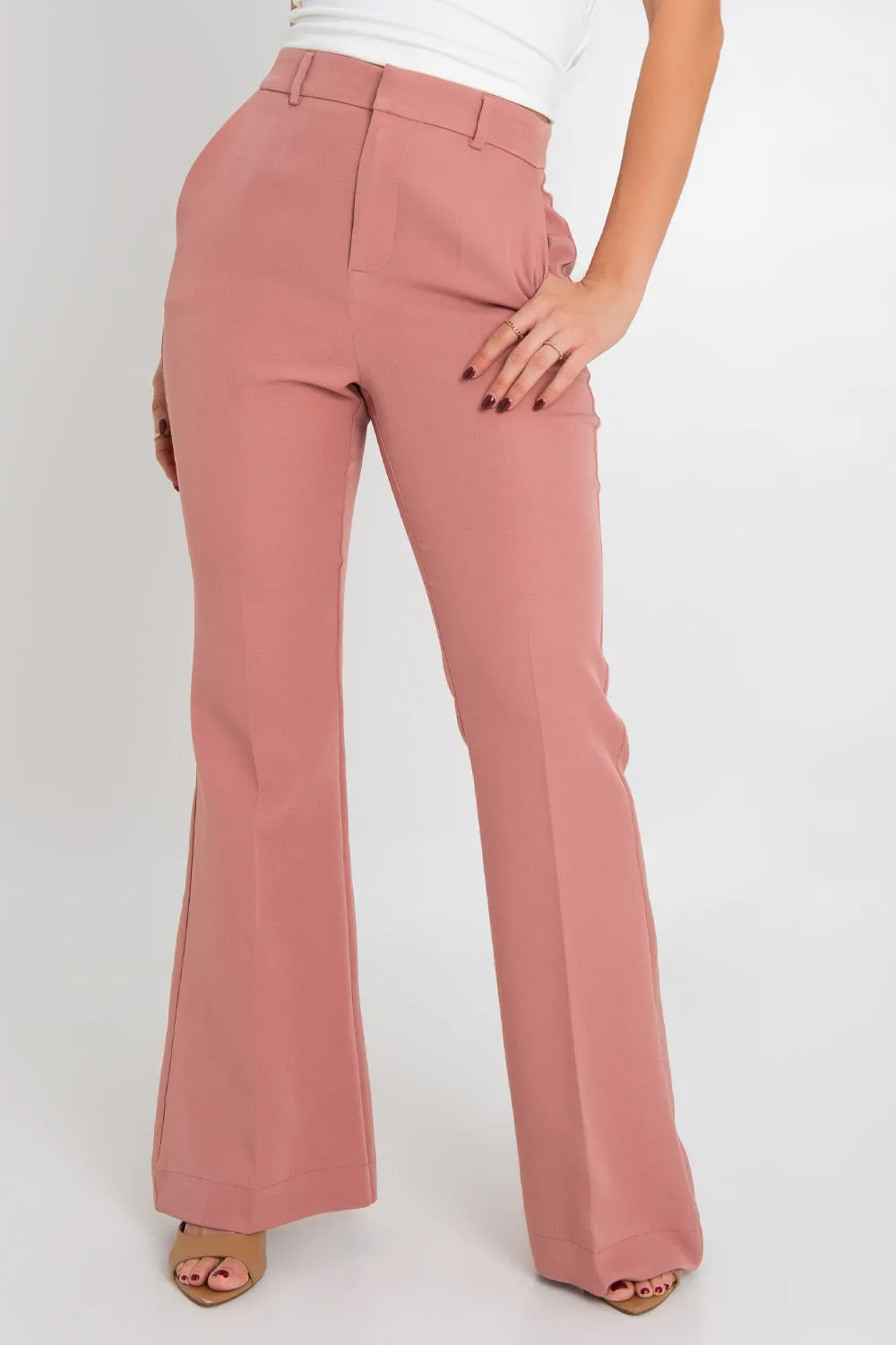 Pantalón ajustado flare fit con raya
