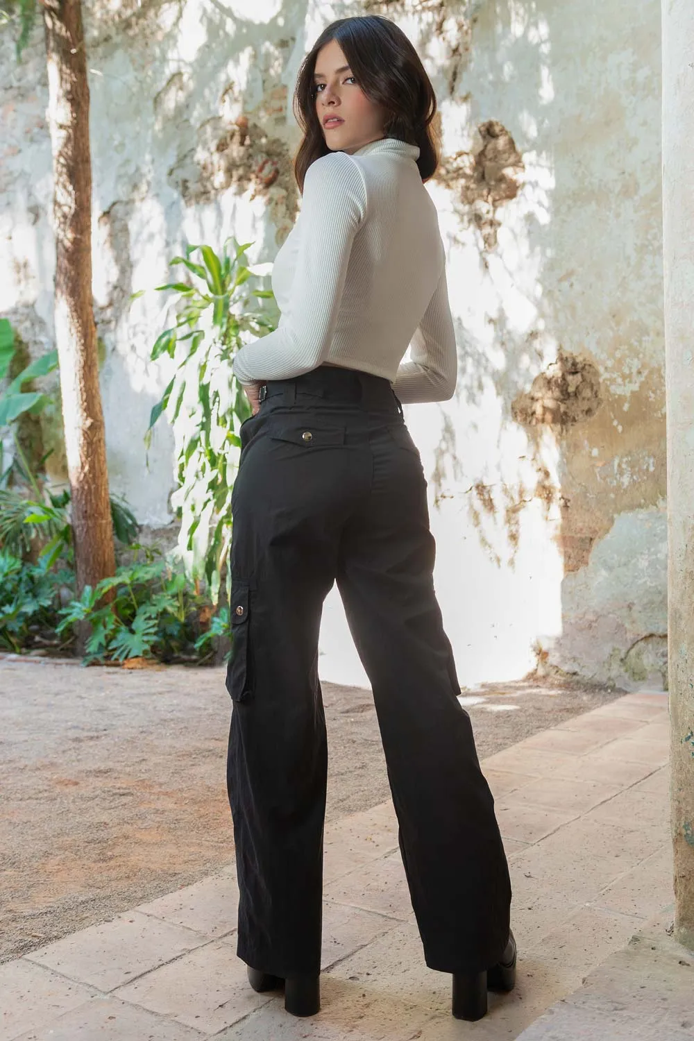 Pantalón cargo flare fit de cintura alta