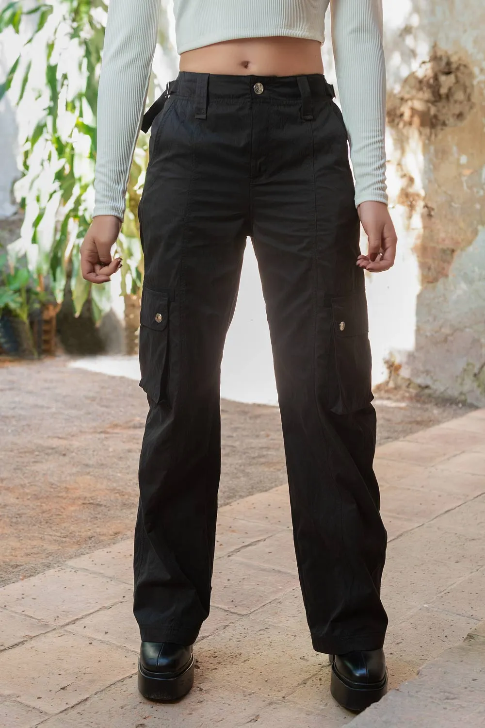 Pantalón cargo flare fit de cintura alta