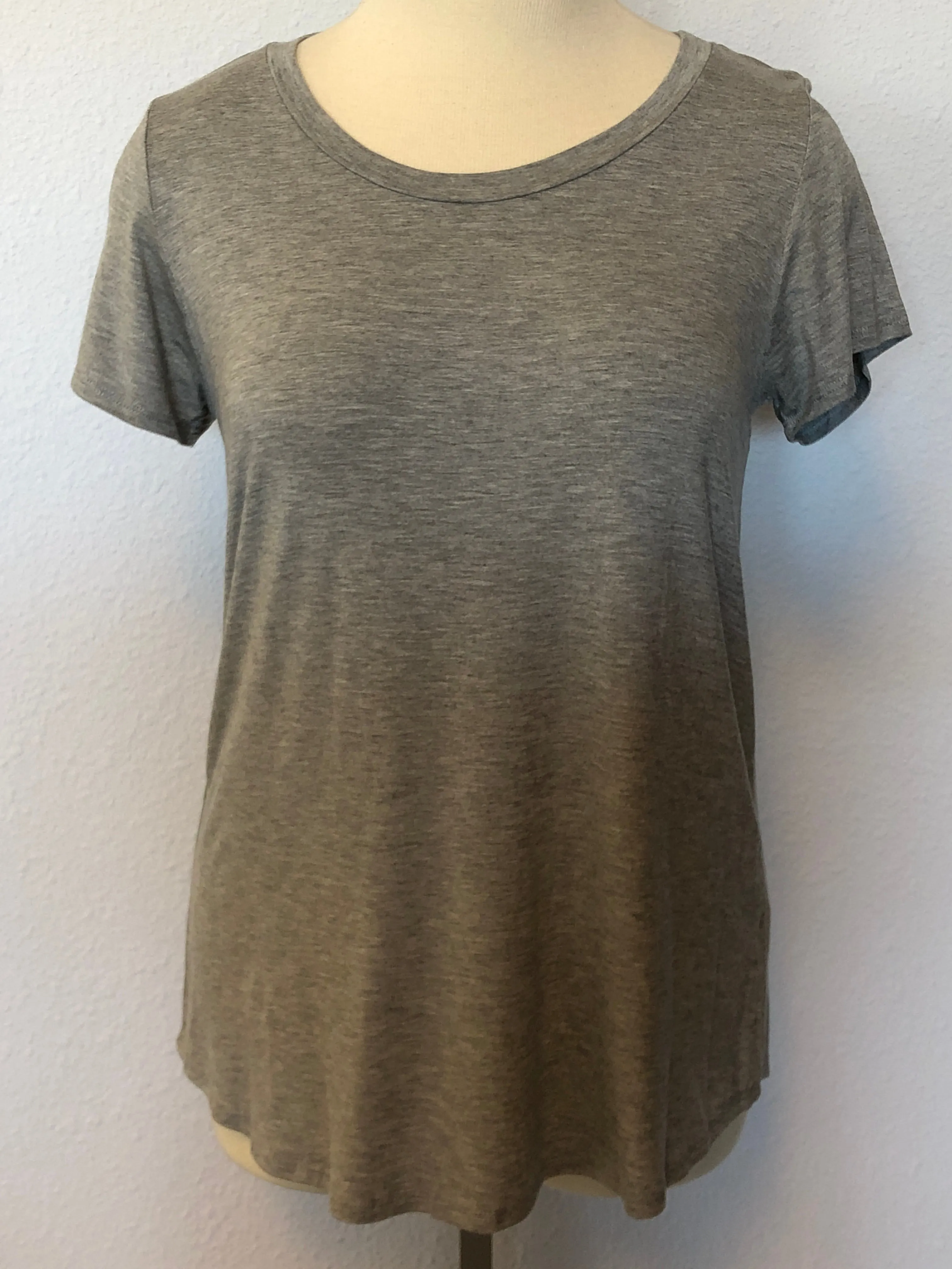 PLUS SOLID CAP SLEEVE TOP