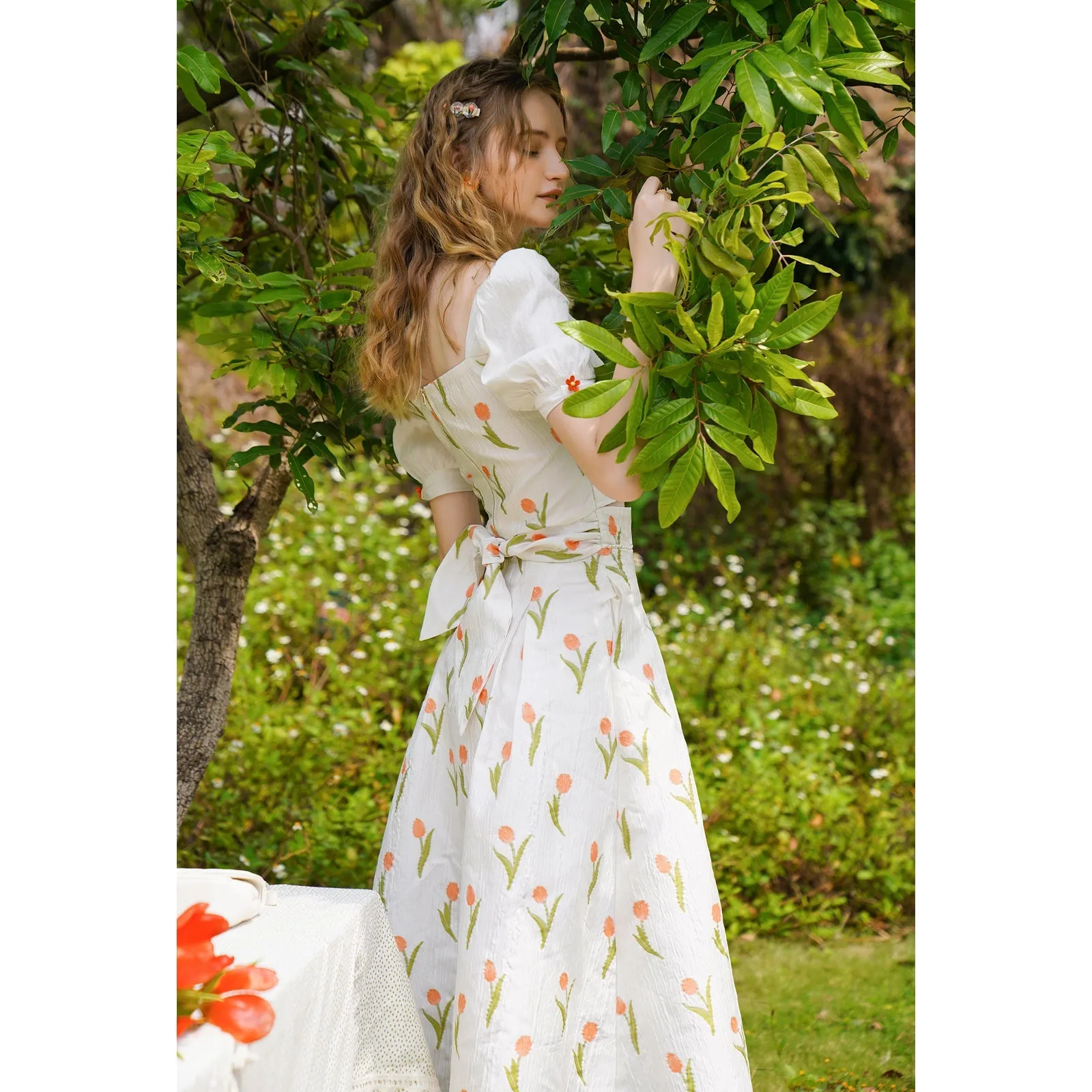 Short tops and long skirts with tulip flowers