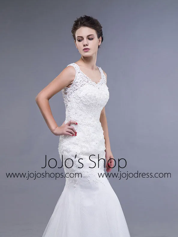 Simple Lace Fit and Flare Wedding Dress with Keyhole