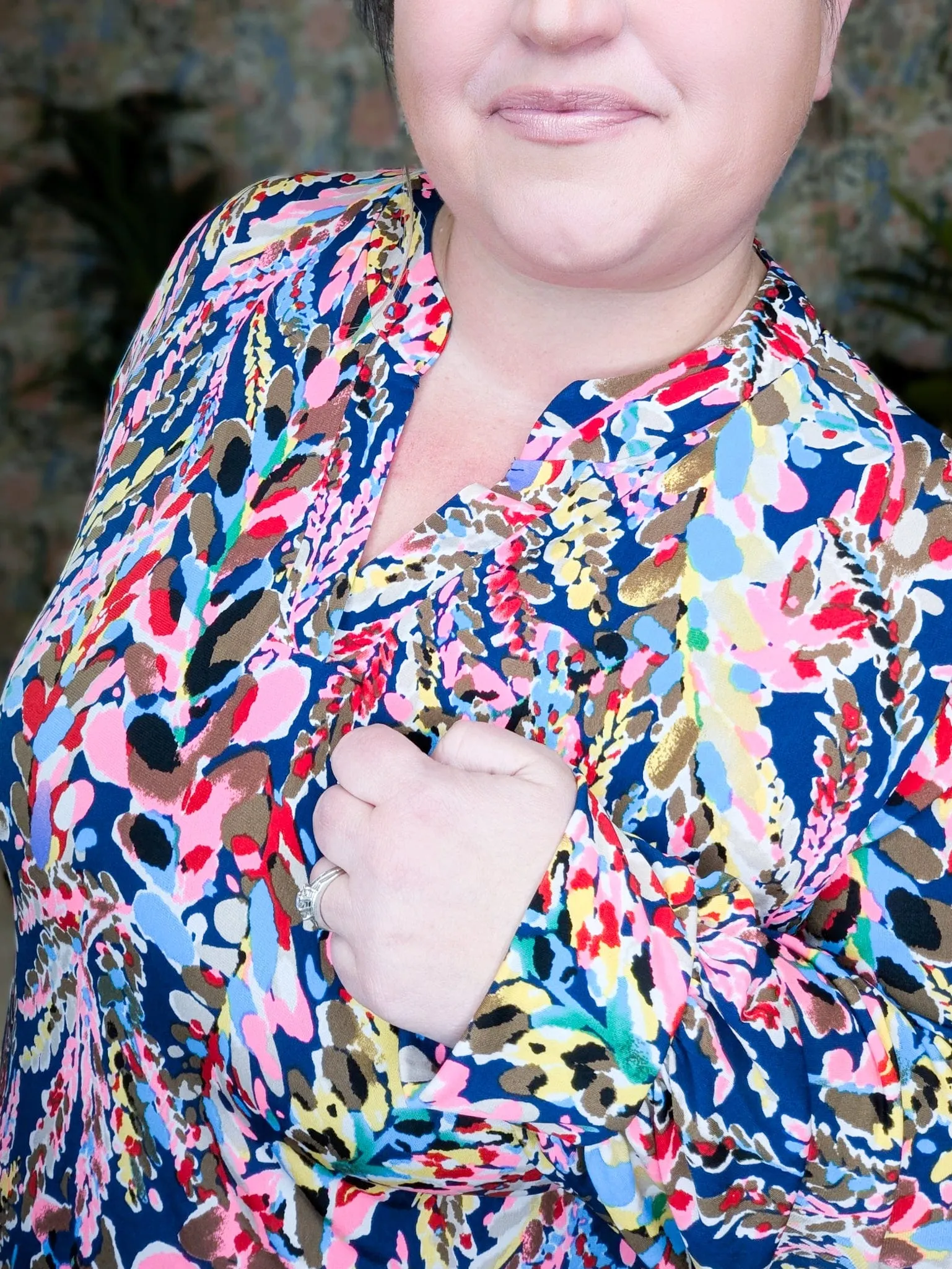 Tami Notch V-Neck Blouse in Navy   Brights
