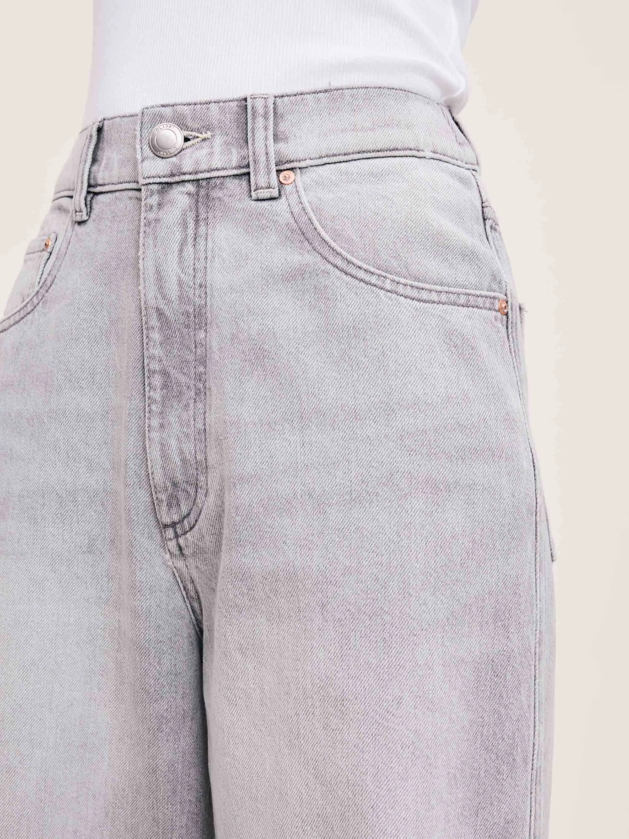 Taylor Ultra High Rise Relaxed Barrel Jean Lt Smoke