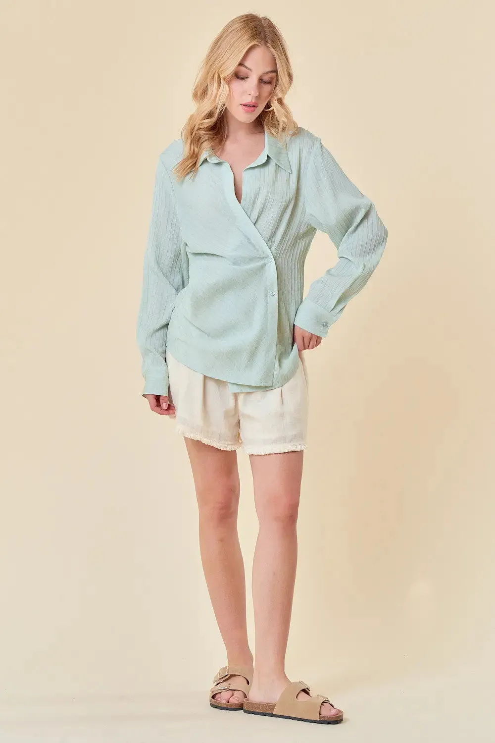 TEXTURED POINT COLLAR WRAP TOP