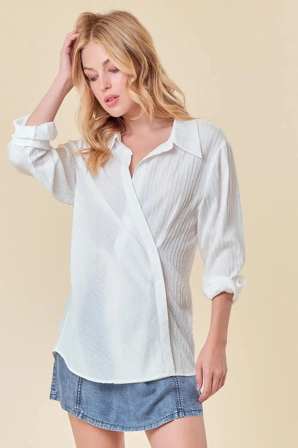 TEXTURED POINT COLLAR WRAP TOP
