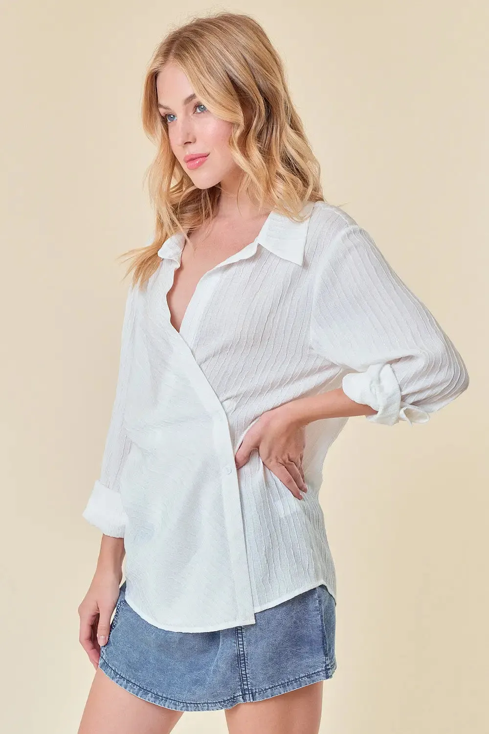 TEXTURED POINT COLLAR WRAP TOP