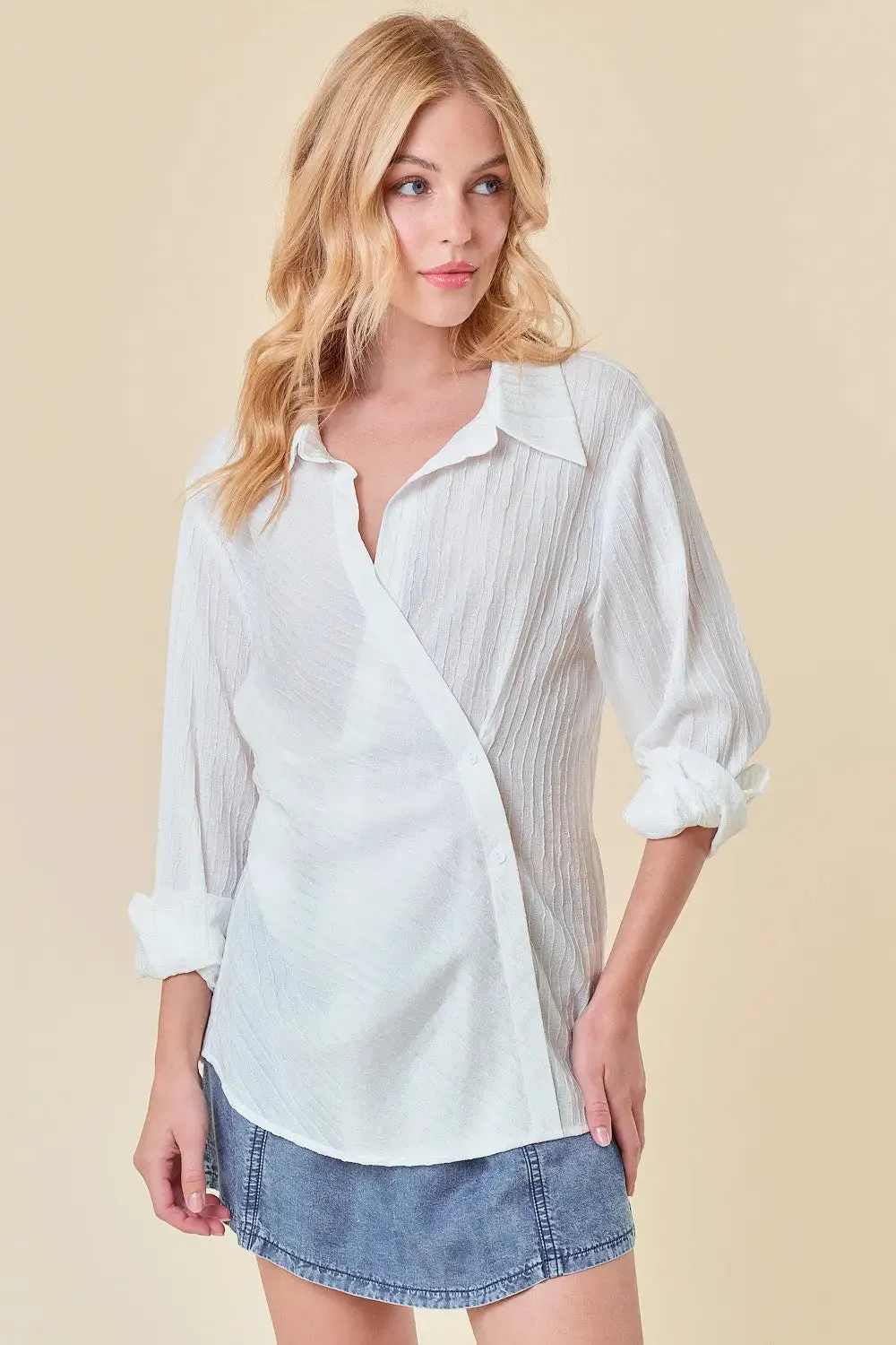 TEXTURED POINT COLLAR WRAP TOP