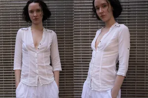 V NECK BLOUSE WITH BUTTONS