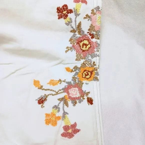 Y2K Vintage Capris Sz 3 Ivory HAND EMBROIDERED Floral Flowers Bohemian Boho