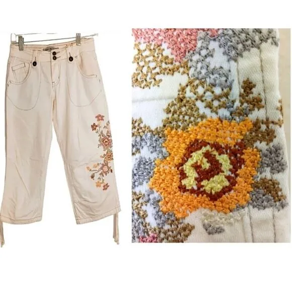 Y2K Vintage Capris Sz 3 Ivory HAND EMBROIDERED Floral Flowers Bohemian Boho