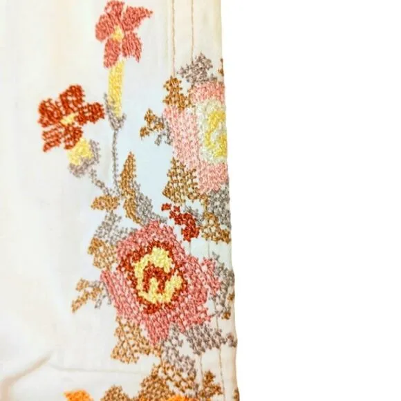 Y2K Vintage Capris Sz 3 Ivory HAND EMBROIDERED Floral Flowers Bohemian Boho